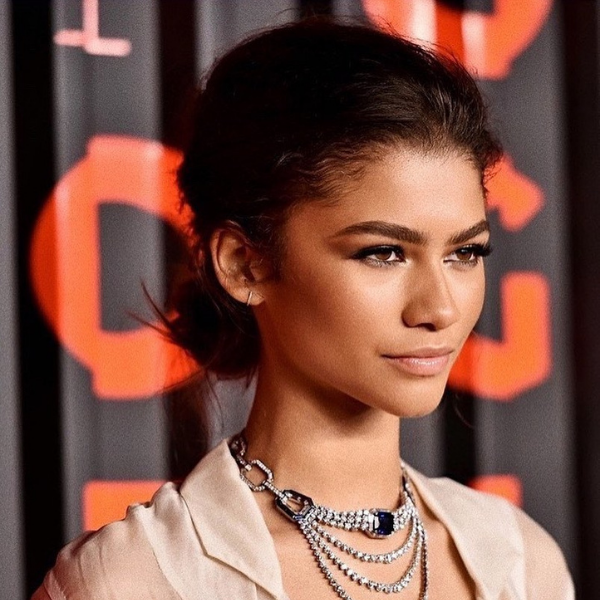 Zendaya makeup look nude lipstick