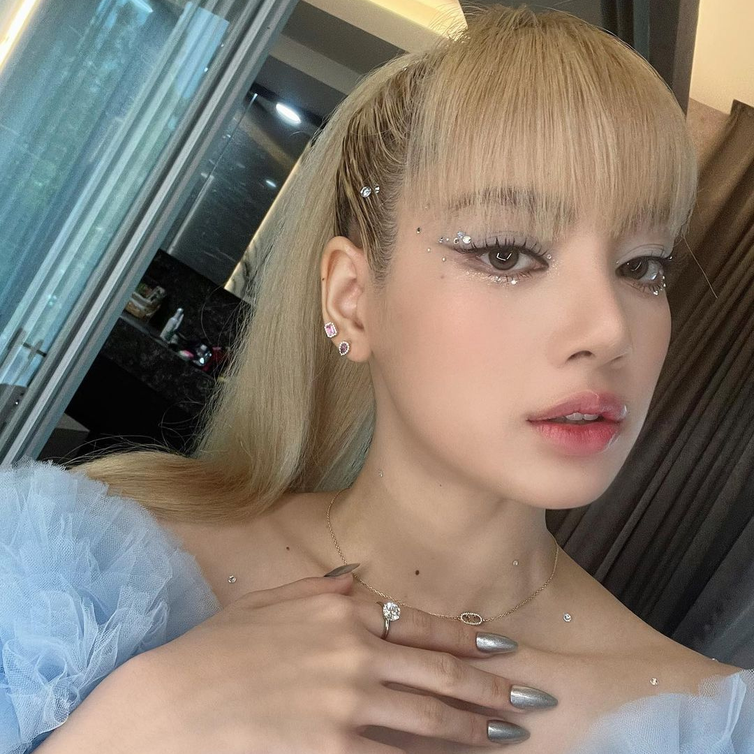 blackpink lisa makeup look