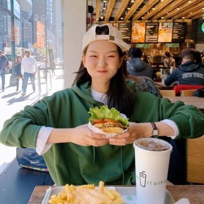 kimehwa layered a hoodie over a T-shirt