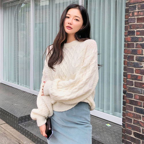 chuu - Round-Neck Cable-Knit Sweater