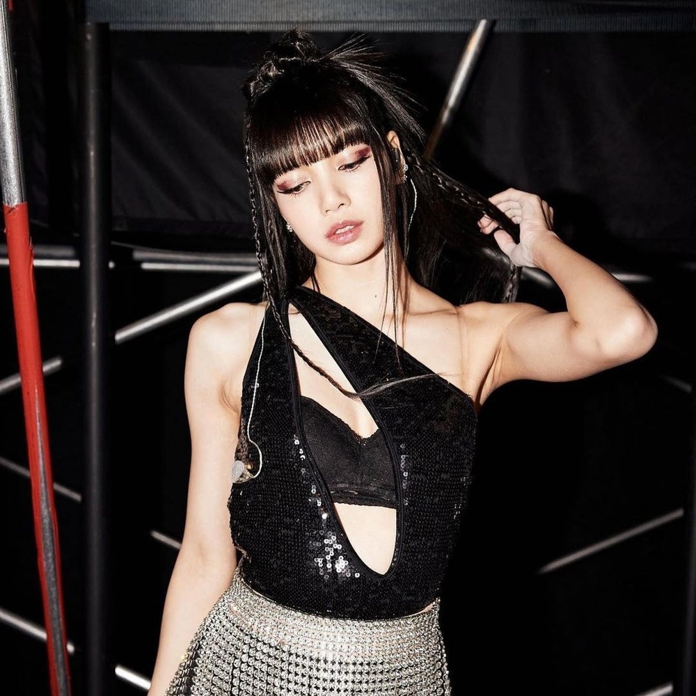 burgundy graphic eye makeup look