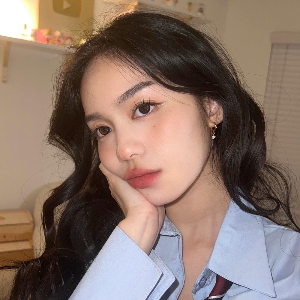 dried bouquet spring makeup look