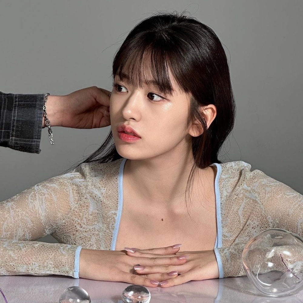 ive an yujin sunkissed makeup look