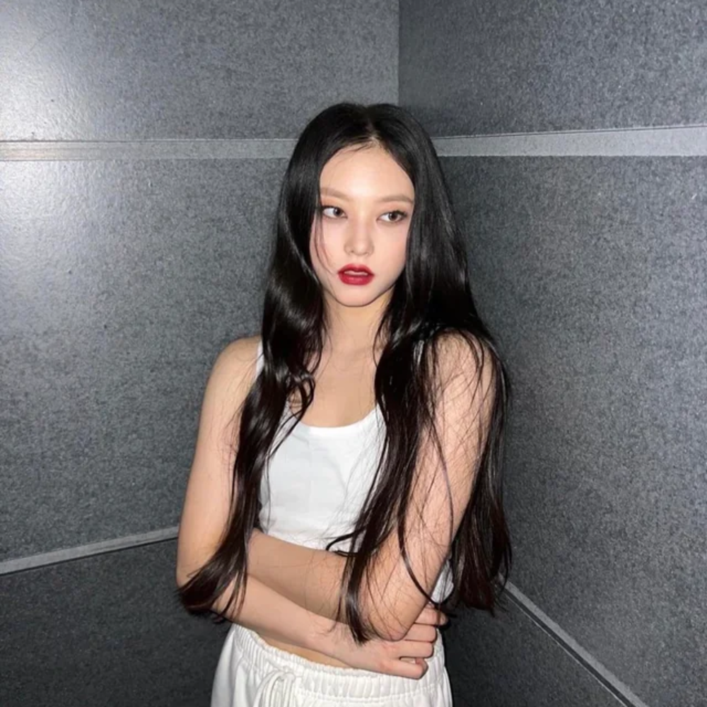 NewJeans Haerin Makeup Look