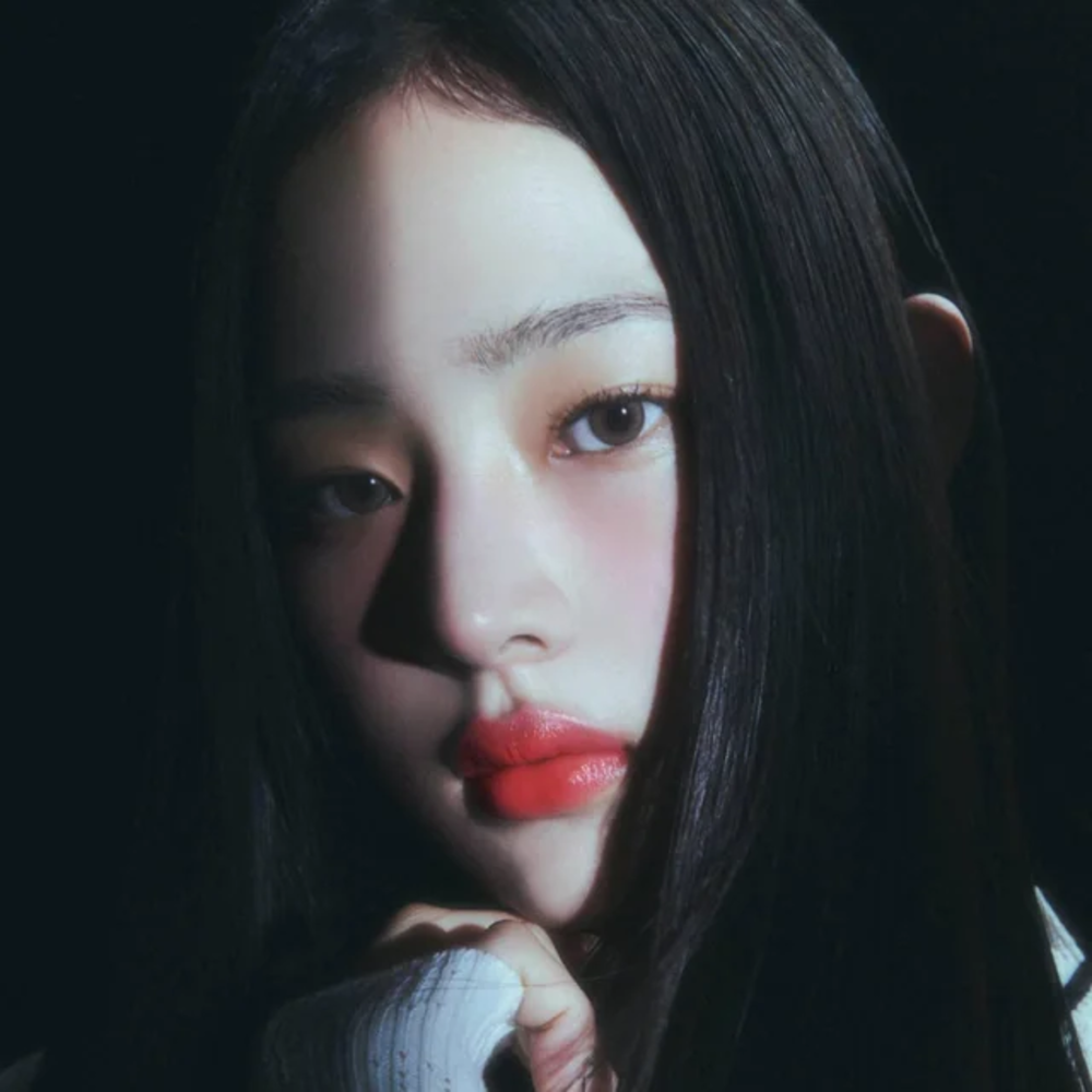 NewJeans Minji Makeup Look