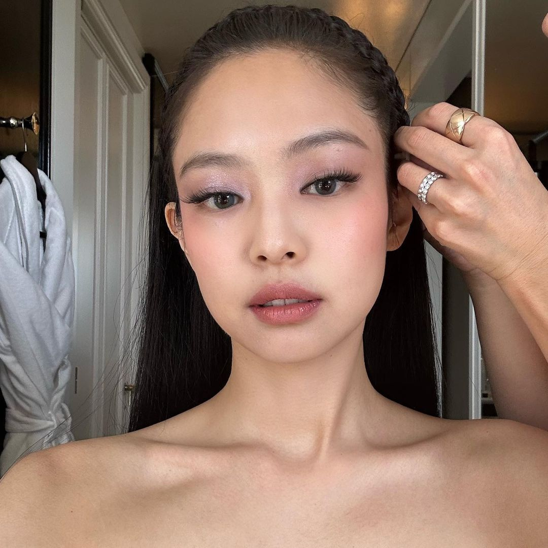 Jennie Makeup Look